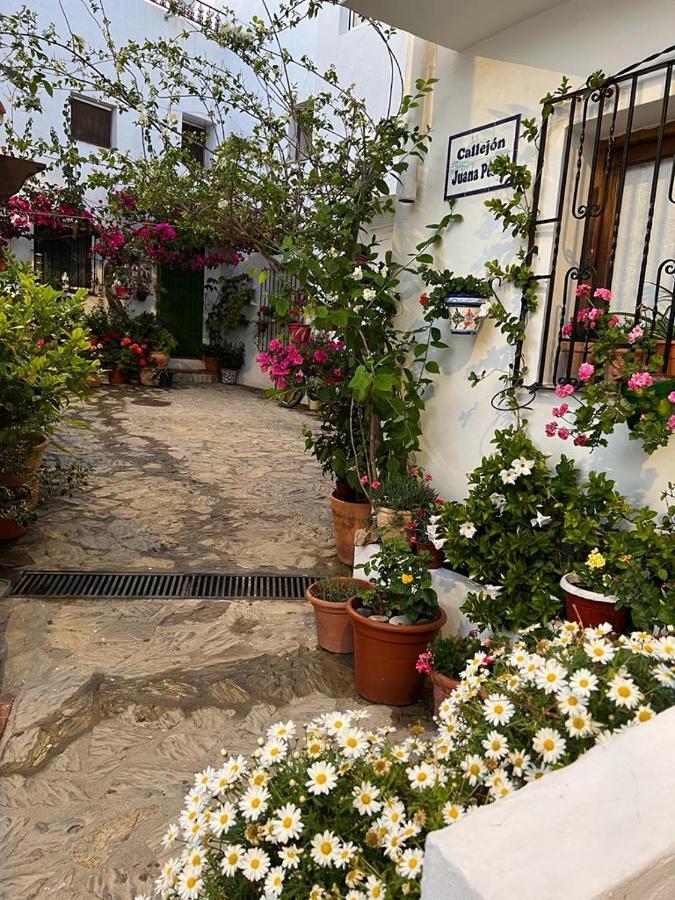 La Buganvilla De Juana Y Antonio Casares Buitenkant foto